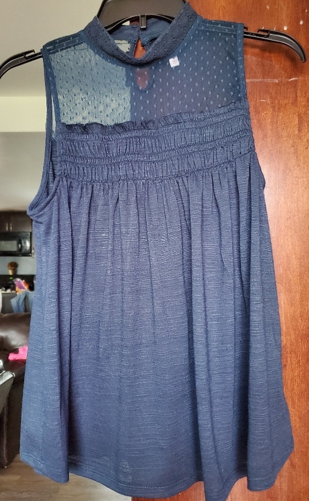 Ladies top - Picture 2 of 2